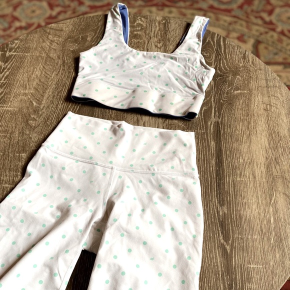 🎶Fabletics 2 piece - Picture 3 of 8